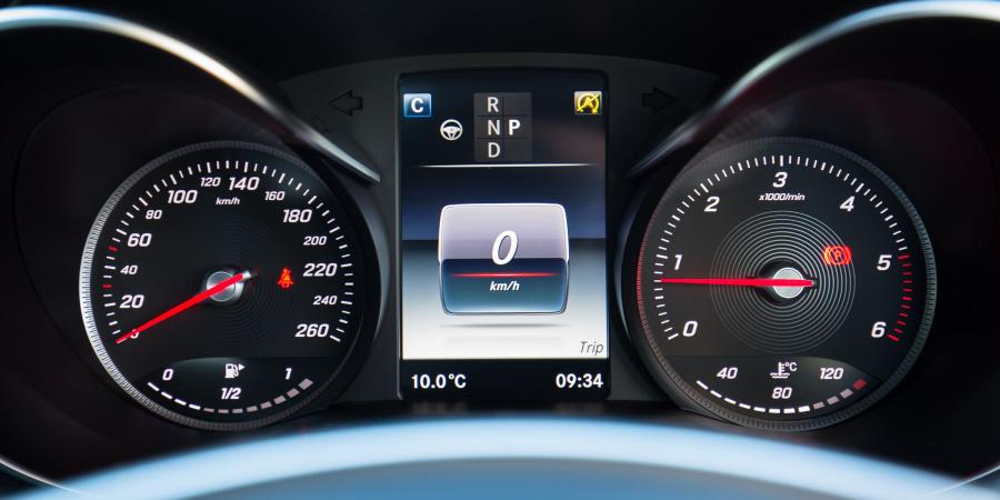 Панель приборов Mercedes-Benz C250 d Coupe AMG Line 2016 года  (AU) (фото 9 из 11)
